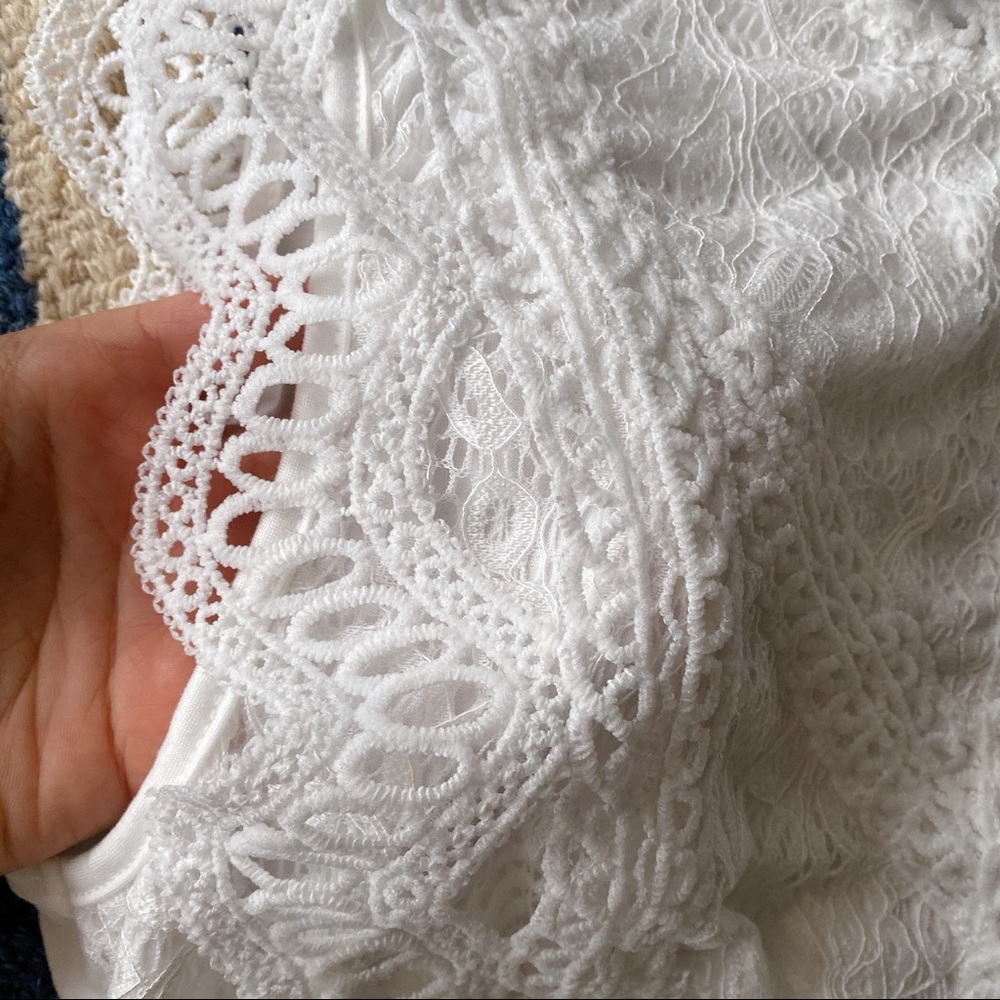 🐚 ELEGANT WHITE LACE CROPPED TOP! - Picture 8 of 8